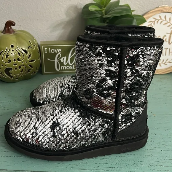 Girls Ugg Boots SZ 4