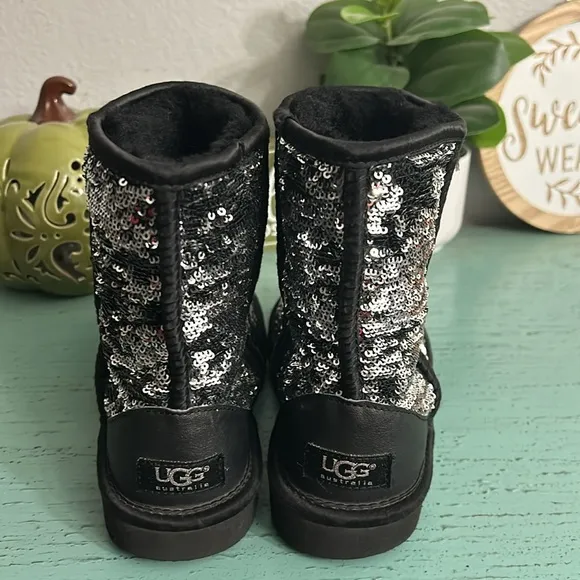 Girls Ugg Boots SZ 4