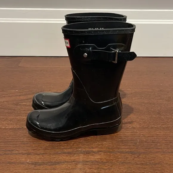 Hunter Girls Black Shiny Rain Boots Size 5