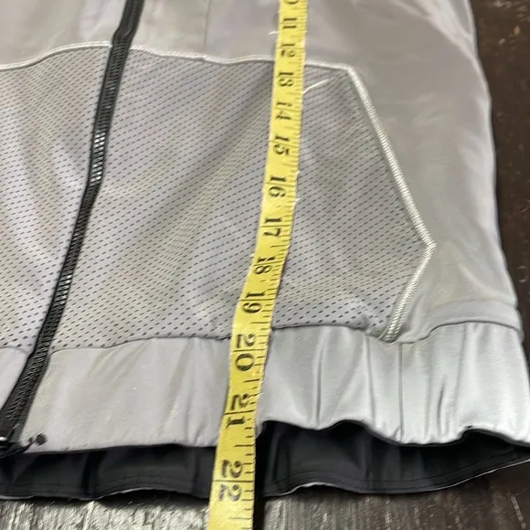 Lululemon Bright Bomber Jacket*Reflective Size 4.
