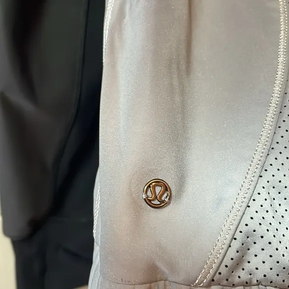 Lululemon Bright Bomber Jacket*Reflective Size 4.