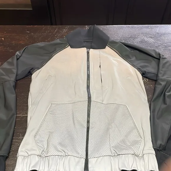 Lululemon Bright Bomber Jacket*Reflective Size 4.