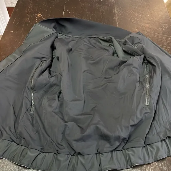 Lululemon Bright Bomber Jacket*Reflective Size 4.