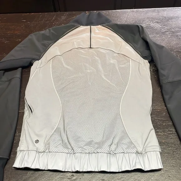 Lululemon Bright Bomber Jacket*Reflective Size 4.