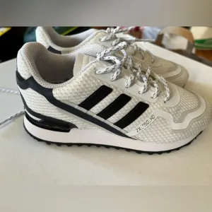New in the box: black &amp; white adidas originals size 11 kids