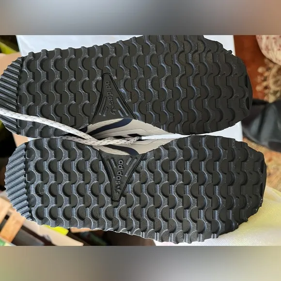 New in the box: black &amp; white adidas originals size 11 kids