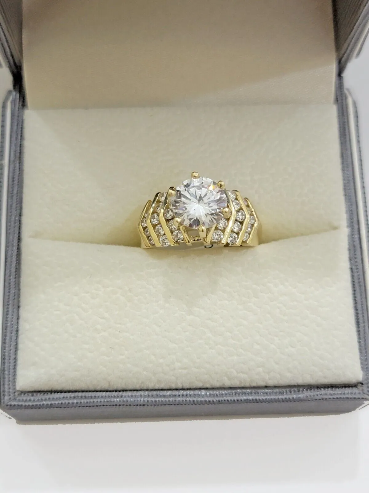 Real 10k Yellow Gold Round Multi-Stone Ring Wedding Engagement Size 7 WomensRing