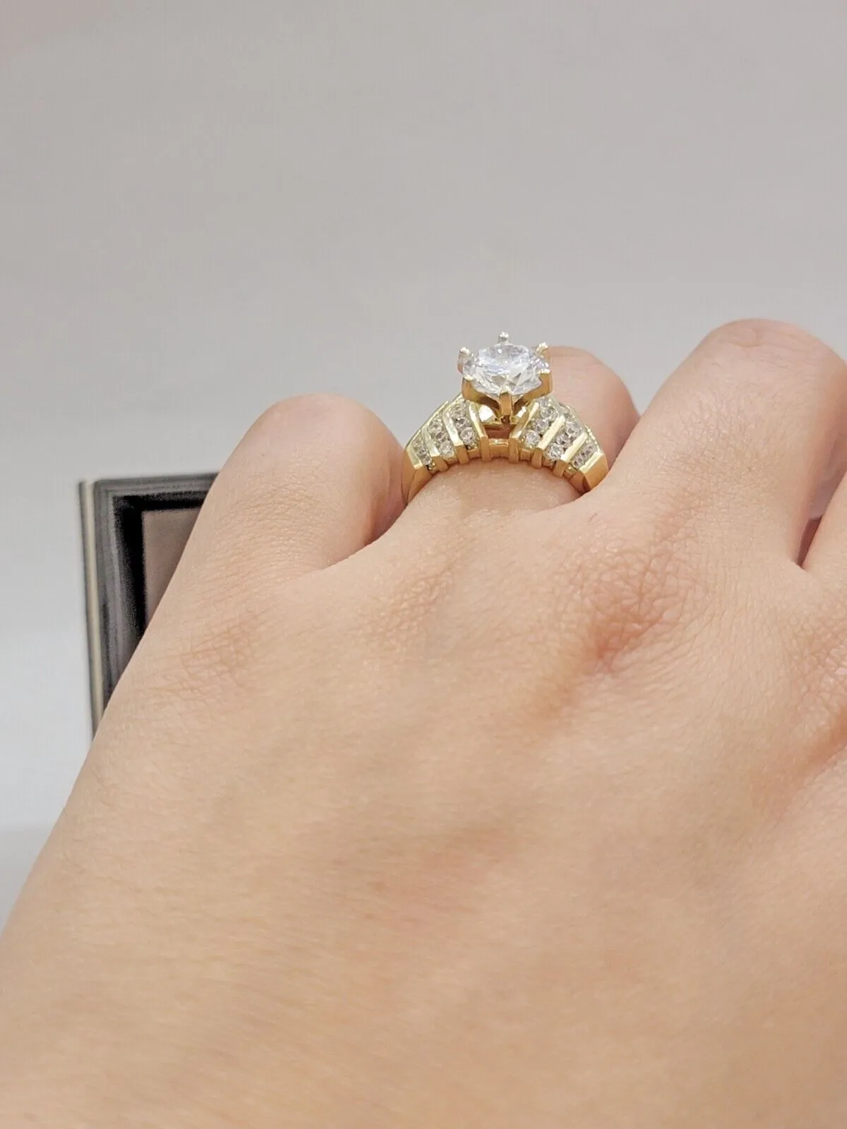 Real 10k Yellow Gold Round Multi-Stone Ring Wedding Engagement Size 7 WomensRing
