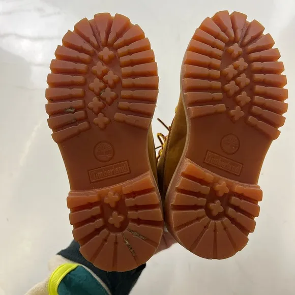 Timberland Kids 6in Prem Wheat Nubuck Boots - Size 8.5 - G56-4