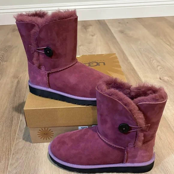 UGG Australia K Bailey Button 5991Y K/ /Astr (kid size 5)