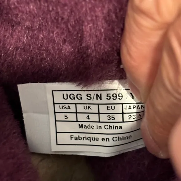 UGG Australia K Bailey Button 5991Y K/ /Astr (kid size 5)