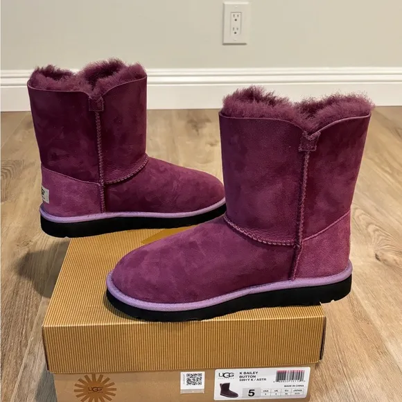 UGG Australia K Bailey Button 5991Y K/ /Astr (kid size 5)