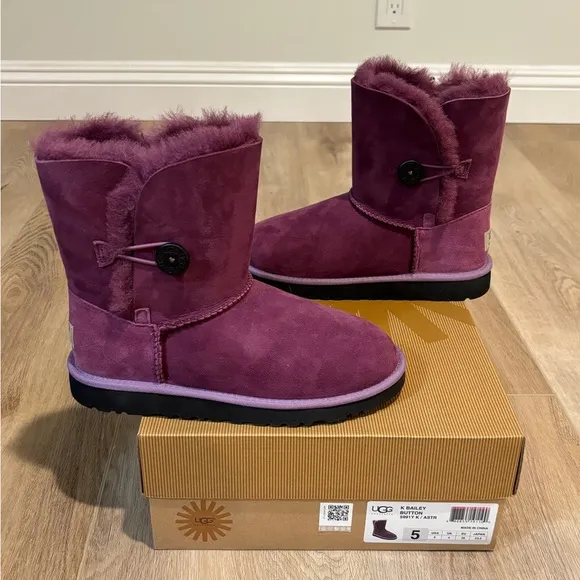UGG Australia K Bailey Button 5991Y K/ /Astr (kid size 5)