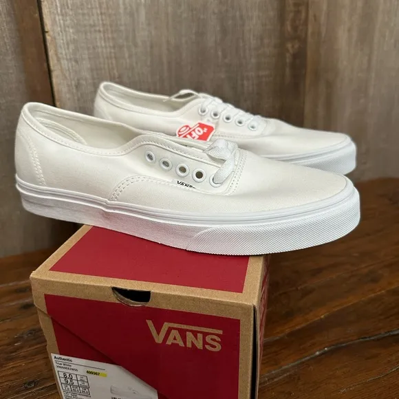 Vans Authentic True White Low-top Sneaker Shoe Size 8.0 US Men / 9.5 US Women