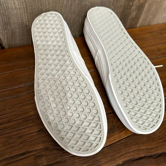Vans Authentic True White Low-top Sneaker Shoe Size 8.0 US Men / 9.5 US Women